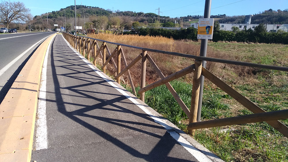 Staccionata per piste ciclabili